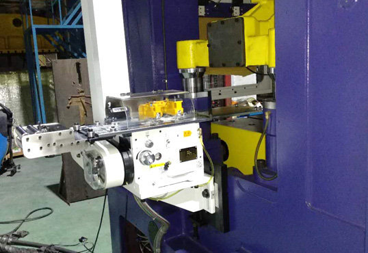 在應用沖床送料機時，需具備的安全設施有哪些?